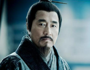 萧何在汉朝建立过程中立首功，为什么刘邦要将他刚入牢房？