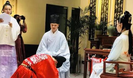 冠礼是男子成年的礼仪，在古代都有哪些专有流程？