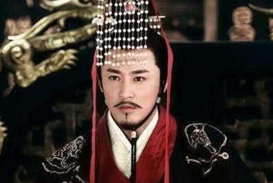 秦始皇为什么穿的是黑色龙袍？