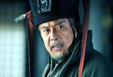 东吴的程普为人随和，为何却非常看不起周瑜呢？