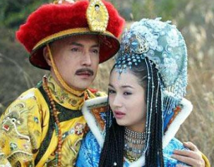 乾隆帝共有几位妃子？他与香妃之间有什么故事？