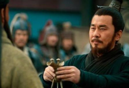 曹操对关羽百般讨好，为何关羽却不领情呢？