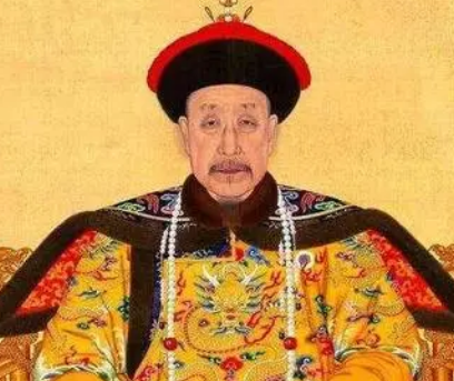 乾隆在位期间可谓是阅人无数 乾隆最后为什么会选择平庸的嘉庆作为继承人