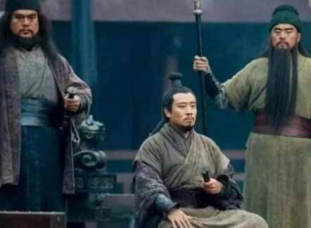 关羽为什么甘心情愿臣服刘备 原因出在什么地方