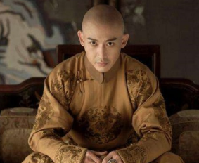 弘晳从小受到康熙的宠爱，为何后来会被圈禁？