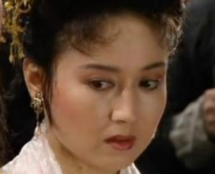 三国之中被曹操乱棒打杀的美姬什么身份来历？