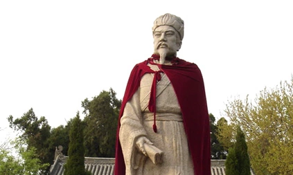 韩愈《谒衡岳庙遂宿岳寺题门楼》：篇幅不短，却能一韵到底