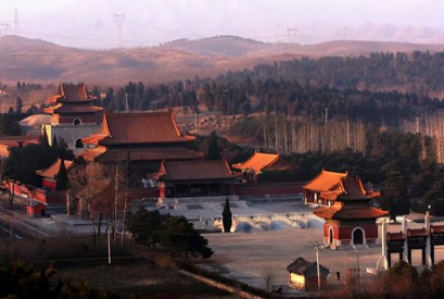 清东陵中埋葬了几位皇帝、皇后和妃子？他们分别是谁？