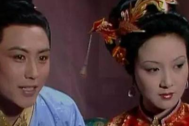 红楼梦中贾瑞在贾府的地位如何?与王熙凤是何关系
