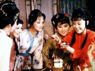 红楼梦中贾宝玉生日夜宴上，王熙凤为何不在？