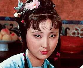 红楼梦中薛宝钗是个真诚的人吗？她都做了什么事情？