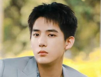 《左肩有你》是什么题材？主演才貌不凡