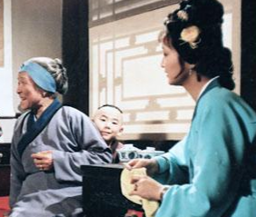 红楼梦中刘姥姥几次进荣国府都撒谎了，是为什么？