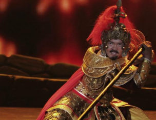 皇帝宴请群臣，功臣为何当众杀了自己儿子？