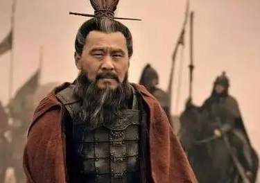 曹操阵营人才众多，为何收拢不了关羽？