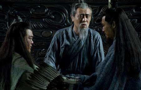 刘备临死前为何会把兵权交给李严 交给诸葛亮不行吗