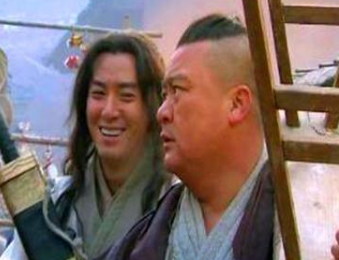 梁山好汉李忠的绰号是什么？他又是如何得罪鲁智深的