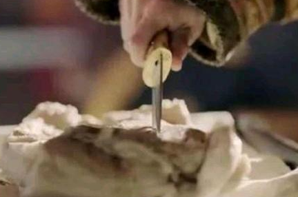 乾隆赏赐大臣肘子 大臣为什么出宫后偷偷丢掉