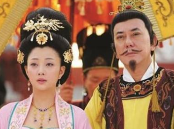 倾国倾城的，王的女人杨贵妃，她的死到底谁该负责？
