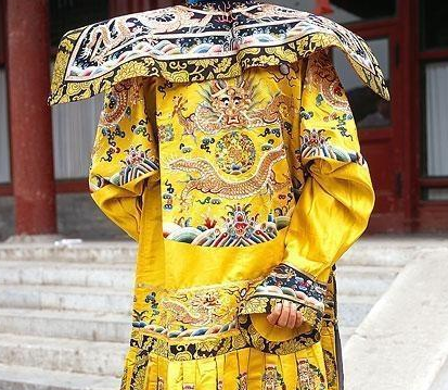 古代龙袍经常穿吗 皇帝的龙袍为什么从来不洗