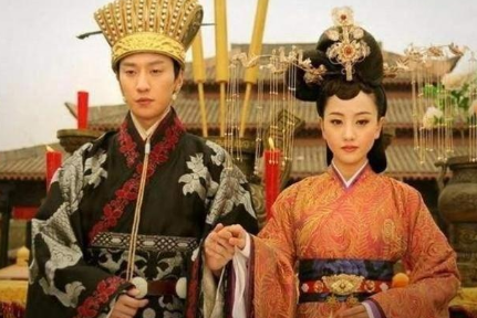 康王赵构在商丘称帝，为什么最后定都杭州？