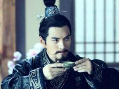 诸葛亮掌权后敢流放李严 诸葛亮为什么不敢动他的儿子