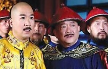 和珅死后埋在了哪里？为什么坟边有七颗古树呢？