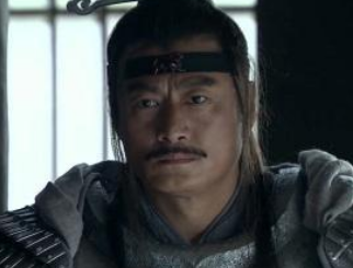 从两个方面分析，龙且对于项羽究竟有多重要？