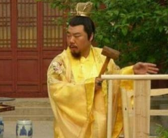 朱由校为什么能当上皇帝？为什么说当上皇帝是他噩梦的开始？