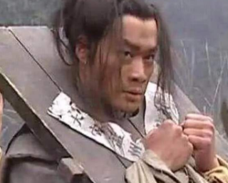 武松在阳谷县当的都头相当于现在什么官?薪资如何？