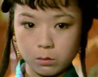 丫头坠儿为什么要虾须镯？她的下场如何