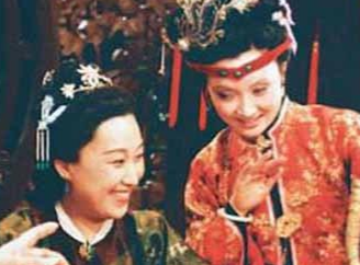 薛姨妈在贾府一住多年，为什么从不请客？