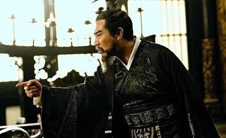 曹操和汉献帝之间的关系如何 曹操为什么不敢杀汉献帝称帝