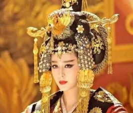 李显登基后，他是如何对待退位的武则天的？