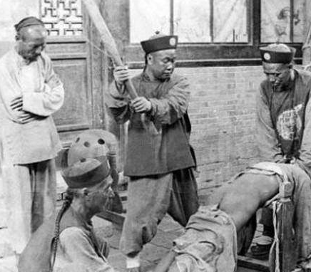 古代去官服报案都是先打十棍子 那么进京告御状又是什么下场