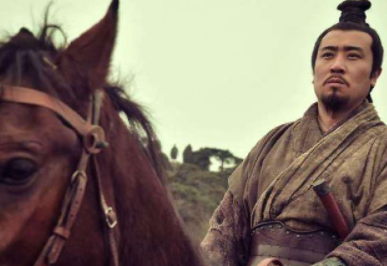 大军压境，为何刘备还要带上百姓逃跑呢？