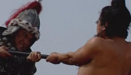 许褚战马超时为什么要脱衣服？是感觉自己打不赢马超吗？