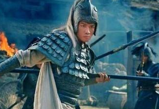 长坂坡中刘备的两个女儿为什么赵云不救呢？