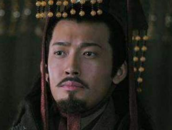 在进入益州时，刘备没有派张飞守荆州的原因是为何？