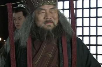 董卓是如何一步步成为权倾一时的权臣的？