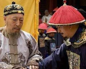 在古代，返乡的宰相、将军与县令相比，谁的权力更大？