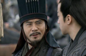 陈宫为何没有投靠刘备？反而投靠吕布呢？