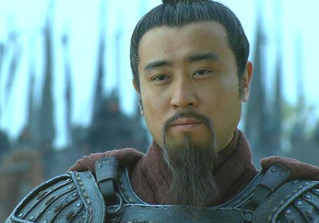 刘备年轻时期担任过什么官职 曹操说刘备是英雄的原因是什么