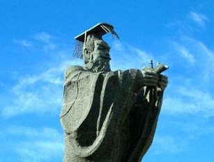 历史上真正的秦始皇是什么样的人？是正是恶