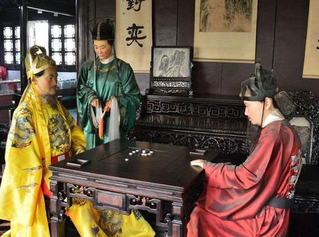 高启的诗歌有什么特点？他在文学方面有哪些成就？