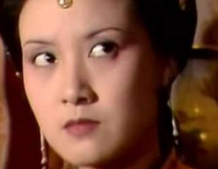 红楼梦中鲍二家的死的，王熙凤是如何善后的？