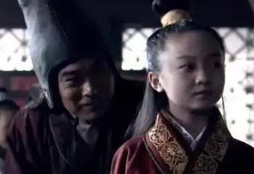 汉灵帝刘宏贵为皇帝，他还要还要“卖官筹钱”的原因是什么