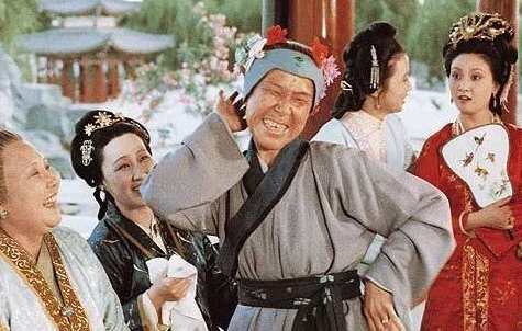 红楼梦中刘姥姥的性格怎么样？她和贾府是什么关系？