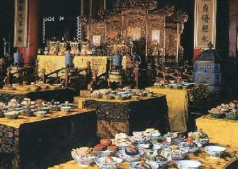 康熙有段时间一直吃窝窝头，为何御膳房的支出反而增加了？