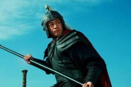 吕布的方天画戟有多重？一般人拿不起来